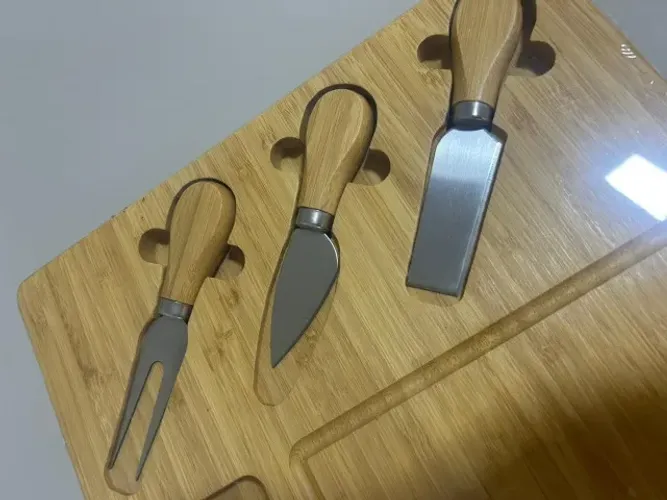 Tábua de Frios La Cuisine em Bambu com Kit para Queijos ? Nunca Usada