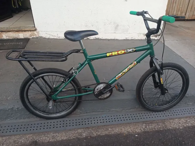 Vendo bicicleta aro 20. Não entrego retirar no bairro Jardim Holanda