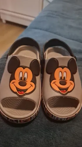 Vendo 2 pares de chinelo Menino 23/24