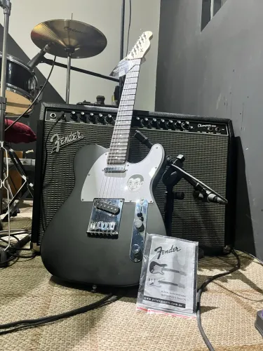 Guitarra Telecaster Squier Fender Preta Fosca Seminova + Hard Case