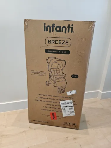 Carrinho de Bebê Novo na Caixa