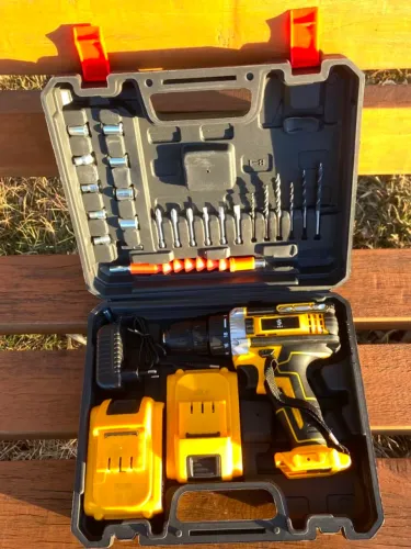 PARAFUSADEIRA/FURADEIRA 48V COM 2 BATERIA +24 ACESSÓRIOS PRODUTO NOVO