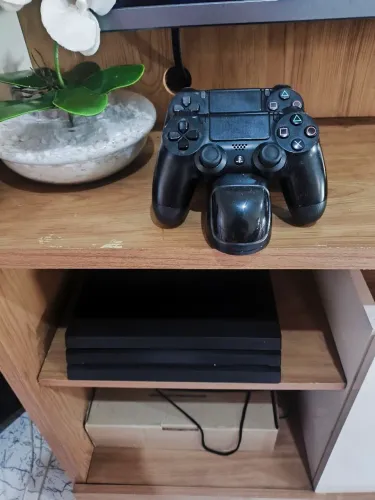 PlayStation 4 PRO.