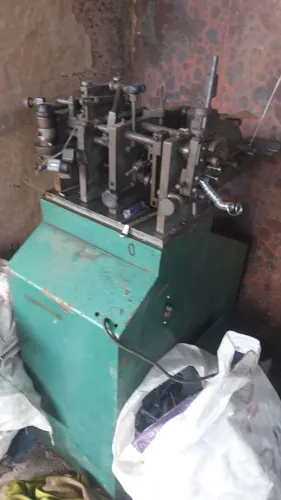 Máquina de fabricar molas espirais