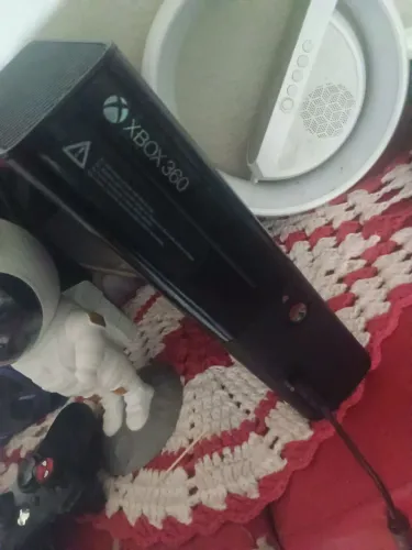 XBOX 360 SUPER SLIM COM DIVERSOS JOGOS EM MÍDIA DIGITAL