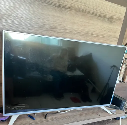 TV LG 49? tela quebrada