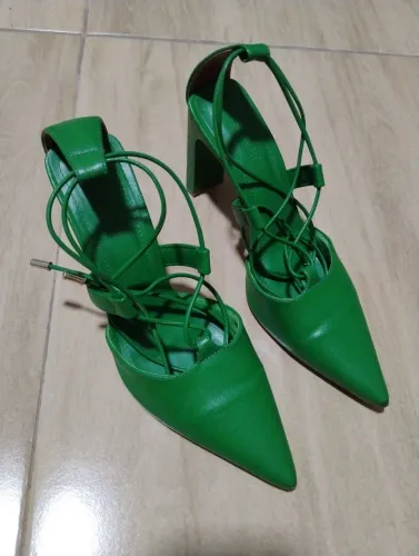 Scarpin Satinato Verde Bico Fino Tamanho 37.