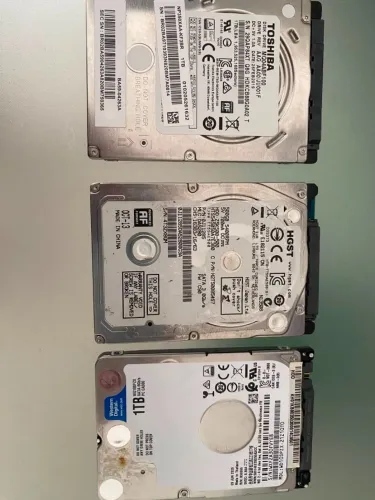 2 Hd de 1 Tb e um de 500gb.