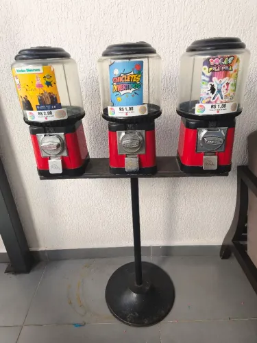 Máquina de bolinha pedestal triplo 