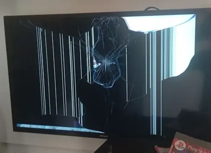 TV Smart Samsung 32 UN32T4300 - Tela Quebrada para Retirada de Peças