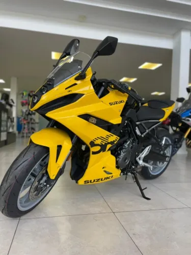 Suzuki GSX-8R 8R.