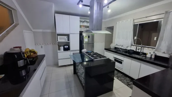 Magnífica Casa de Luxo à Venda em Hortolândia-SP, Parque Ortolândia: 5 Quartos, 3 Suítes, 