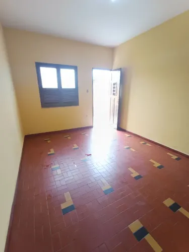 //Casa na Constantino Nery - 3 Qrts - próxima à Universal 