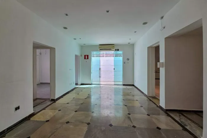 Casa comercial para alugar no Carmo