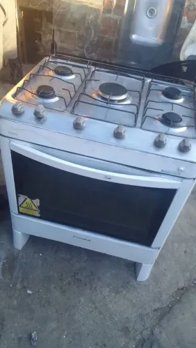 Vende-se esse fogão pega as 5 bocas e o forno 