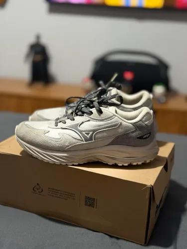 Mizuno Wave Rider Beta