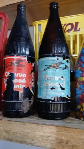 Garrafas antigas de refrigerante 