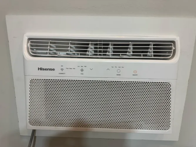 Ar-Condicionado de Janela Hisense 10.000 BTUs com Wi-Fi 220V