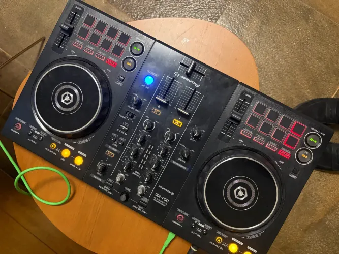 Pioneer DDJ-400 (Com Detalhe no Fader Esquerdo)