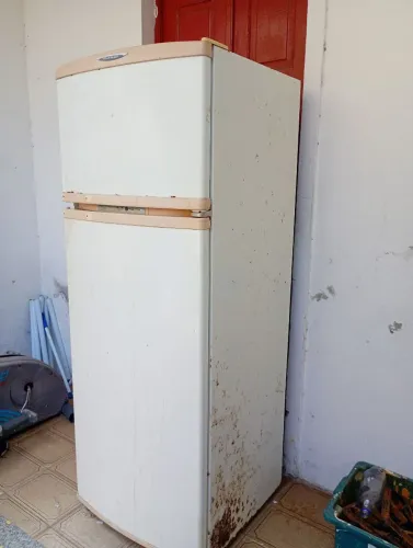 Geladeira duplex usada com defeito para reforma
