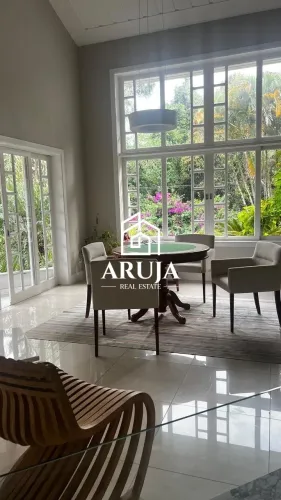 Residência Exclusiva no Arujá Hills I com 6 Suítes e Estrutura Completa