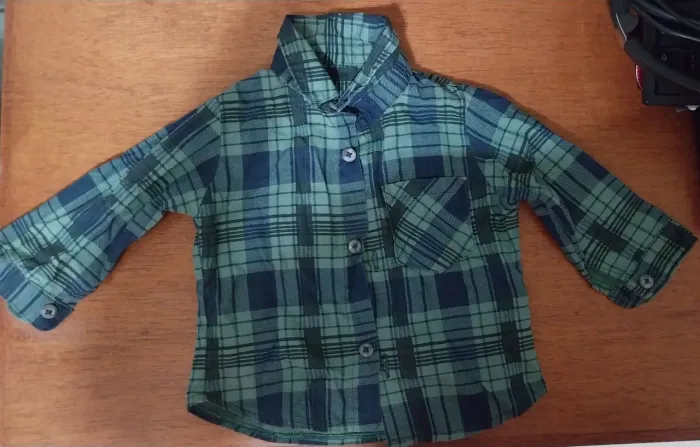 Camisa xadrez verde infantil manga cumprida. Tam 1 ano (usada) 