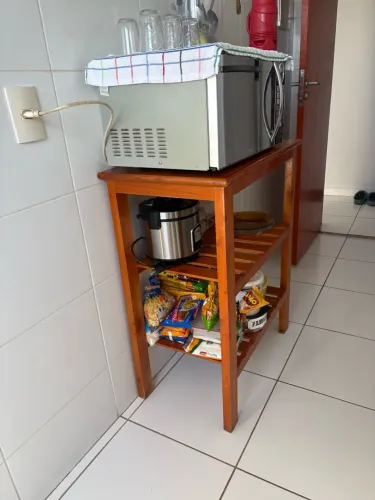 VENDO ESTANTE DE MADEIRA 3 NICHOS