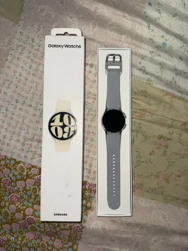 Smartwatch Samsung Galaxy Watch6 BT 40mm Tela Super AMOLED de 1.31" Creme