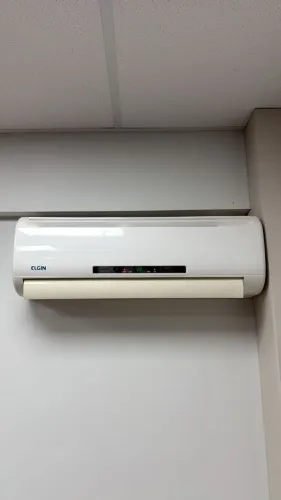 Ar- Condicionado (Elgin) - em ótimo estado (220V)