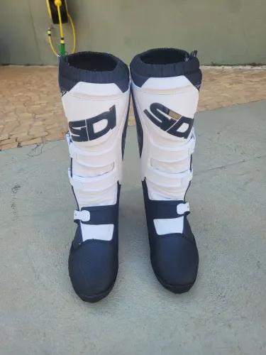 Bota Sidi + joelheira asterisk (trilha/motocross)