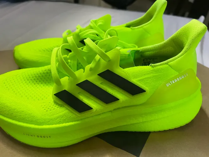 Tênis adidas 