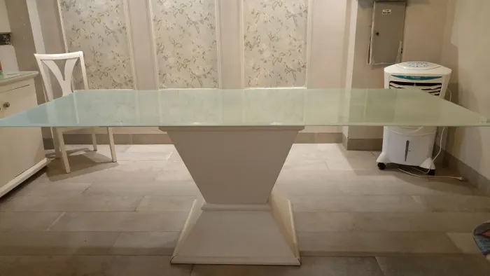 mesa de jantar grande em madeira e vidro