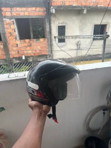 CAPACETE ABERTO