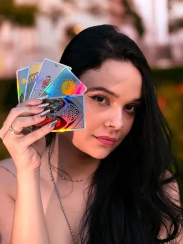 Tiragem de cartas com verdade e intuição ?