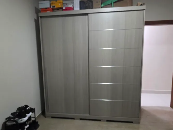 Vendo guarda-roupa casal em excelente estado