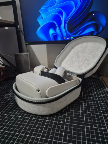 Oculus Quest 2 +Case