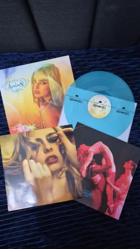 Vinil Addison Light Blue Translucent - Addison Rae
