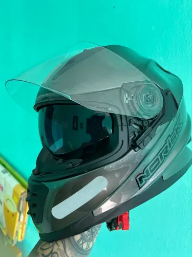 Capacete Norisk com Viseira Solar 