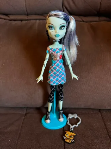 Boneca Monster High - Frankie Passeio no Shopping