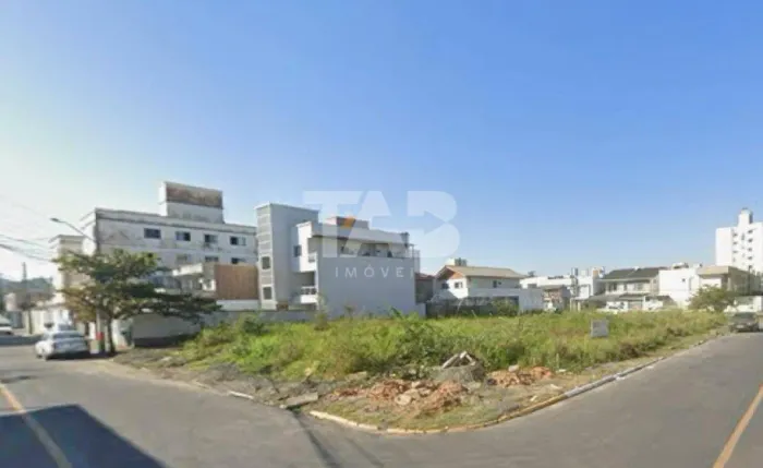 Terreno à venda com 1.400m² | Camboriú