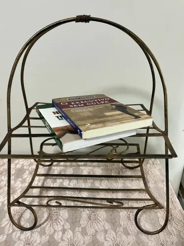 Revisteiro vintage ferro