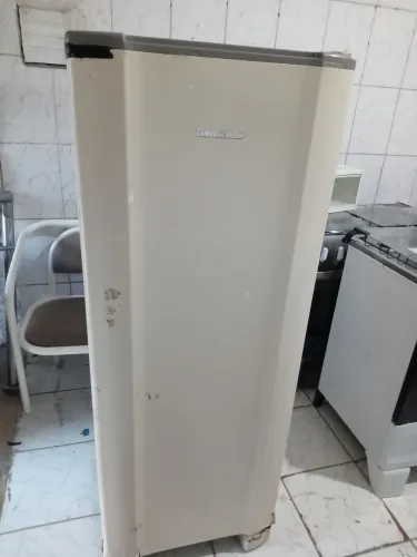 VENDO UMA GELADEIRA ESMALTECK USADA MAIS TODA BOA