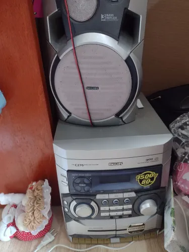 Vendo som com pra 3 CD tudo funcionando