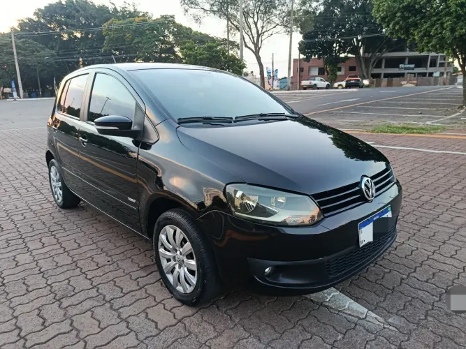 Volkswagen Fox 1.0 MI Total Flex 8V 5P 2014