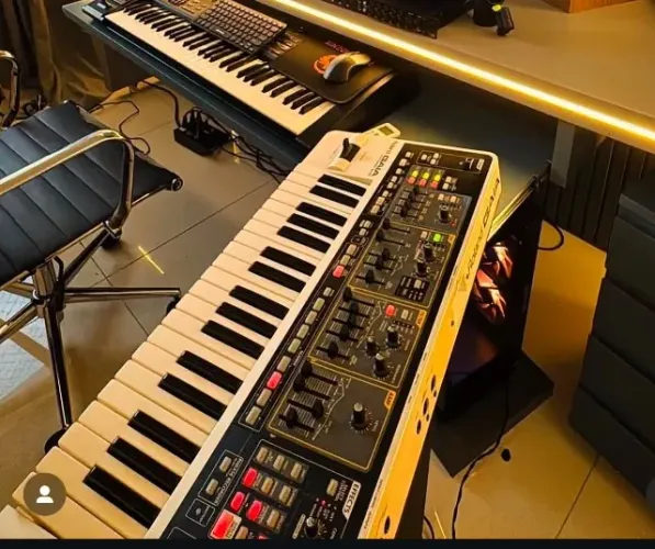 Teclado Roland Gaia 1