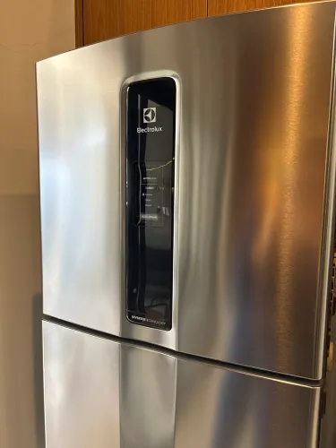 Geladeira Electrolux Frost Free Duplex Efficient com AutoSense cor Inox 390L 220V