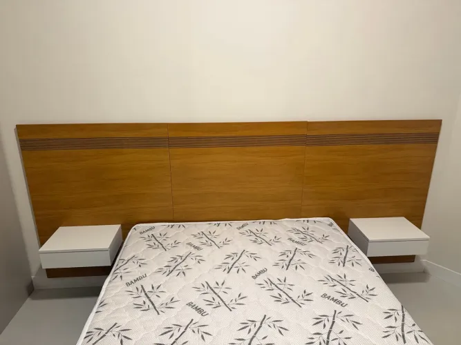 Cabeceira de Cama com LED + 2 Mesas de Cabeceira - NOVA, SEM USO!