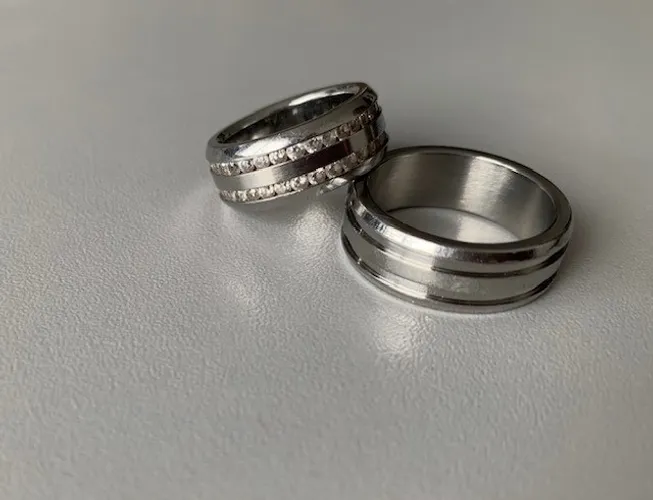 Anel de compromisso e uma corrente casal: prata semi novo!