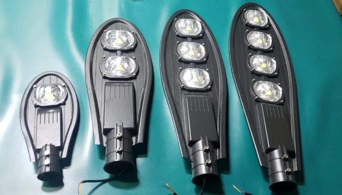 Iluminação Pública Condomínio e Praças 