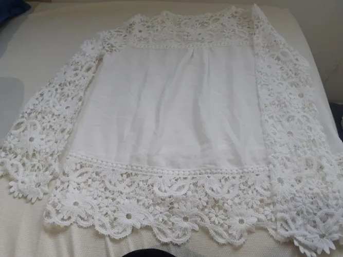 Blusa branca com.manga de renda, tamanho G, nova 